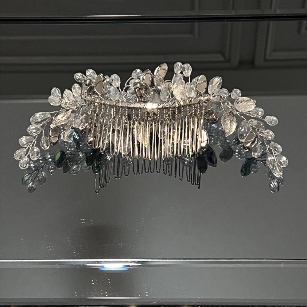 Crystal Leaf  8” Bridal Hair Comb - Picture 4 of 4